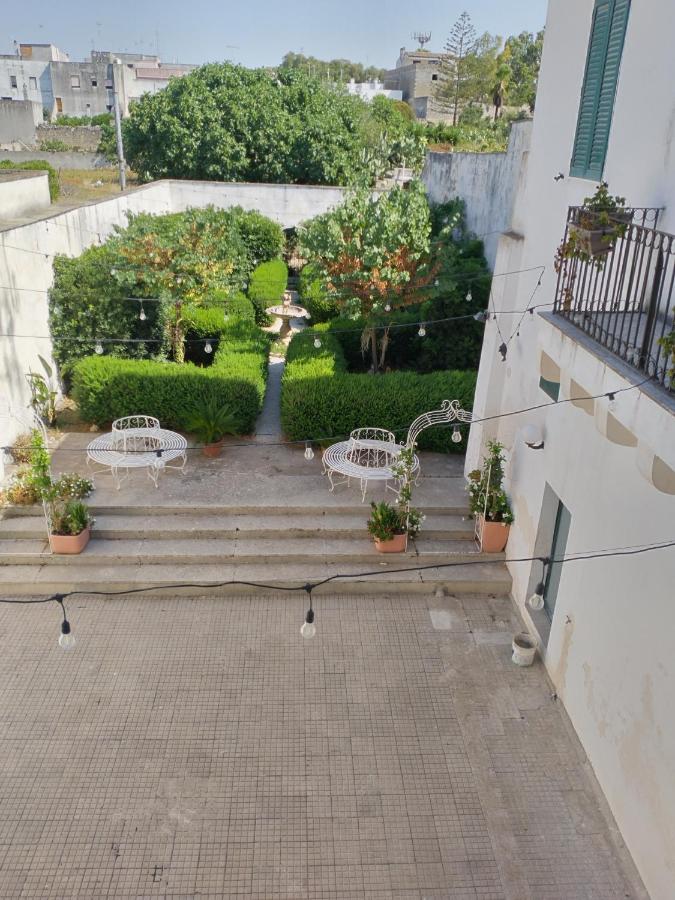 Palazzo Costantini Bed & Breakfast San Donato di Lecce Luaran gambar