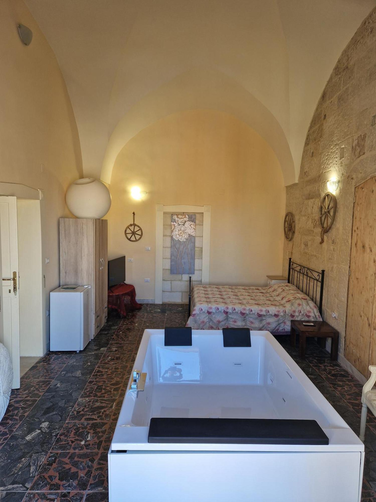 Palazzo Costantini Bed & Breakfast San Donato di Lecce Luaran gambar